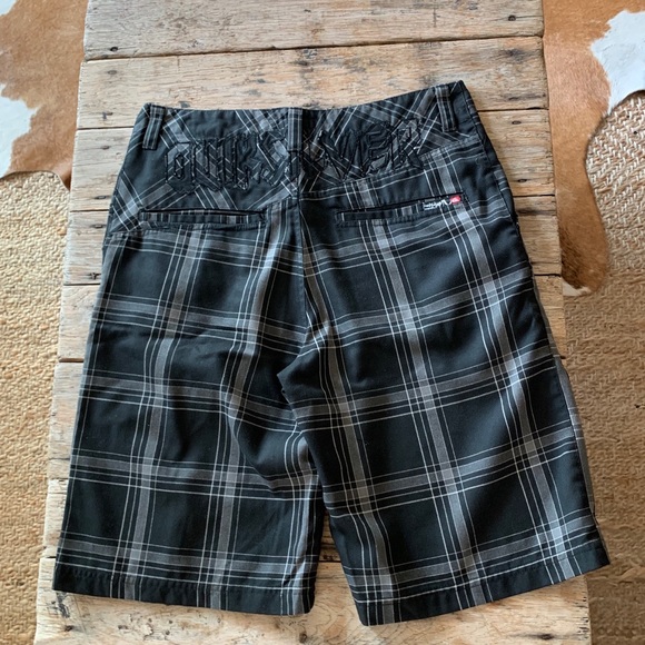 Quicksilver Mens SkateBoard Shorts 33” Waist - Picture 6 of 6